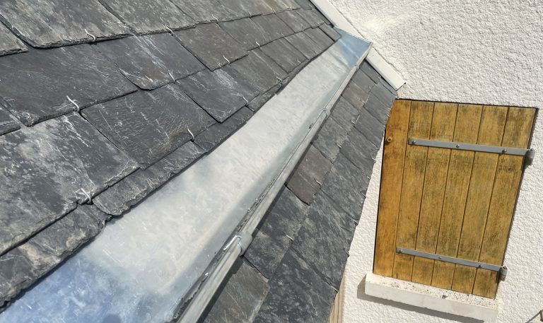 Pose de gouttière zinc